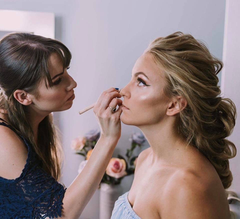 Studio makijażu Szczecin - eleganckie wnętrze z profesjonalnym wyposażeniem do makijażu