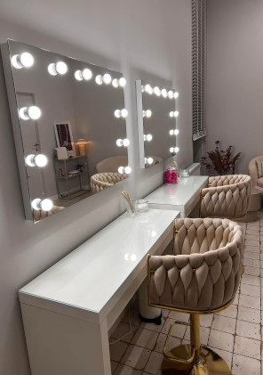 Eleganckie wnętrze salonu makijażu Agaty Maślak w Szczecinie