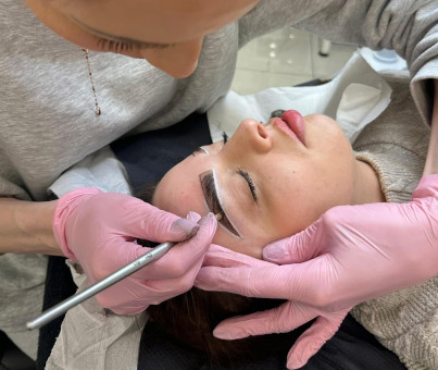 Laminacja brwi w Szczecinie - profesjonalny zabieg stylizacji brwi w studio makijażu