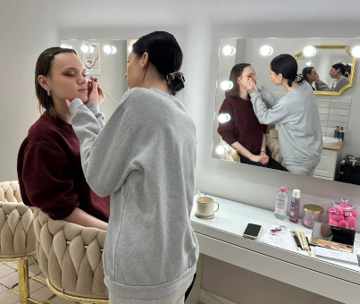 Szkolenie dla makijażystów w Szczecinie - profesjonalne kursy makijażu dla początkujących wizażystów